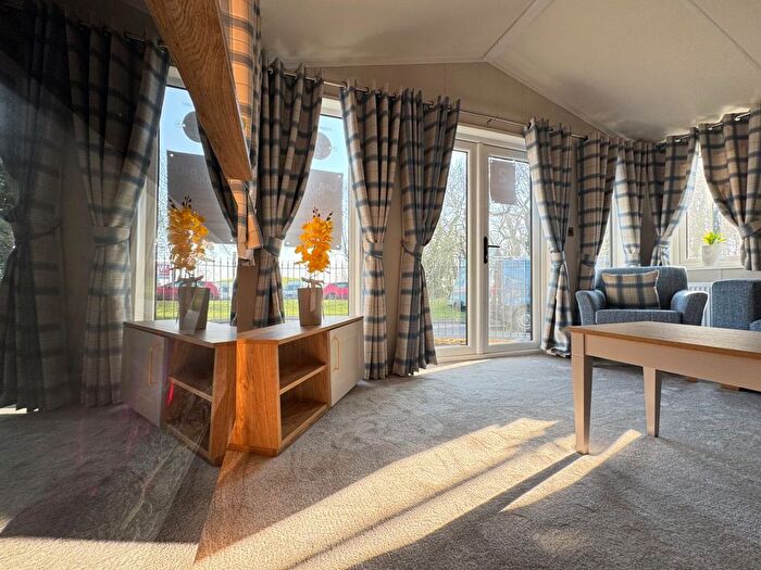 2 Bedroom Mobile/park Home For Sale In The Ridge West, St. Leonards-On-Sea, TN37