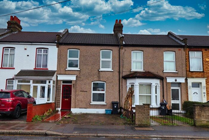 2 Bedroom Terraced House To Rent In New Road, Ilford, IG3