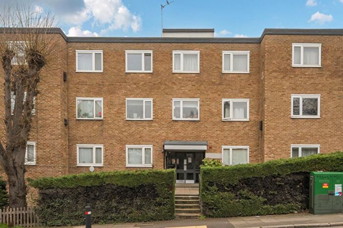 2 Bedroom Apartment To Rent In Dollis Road, Finchley, N3