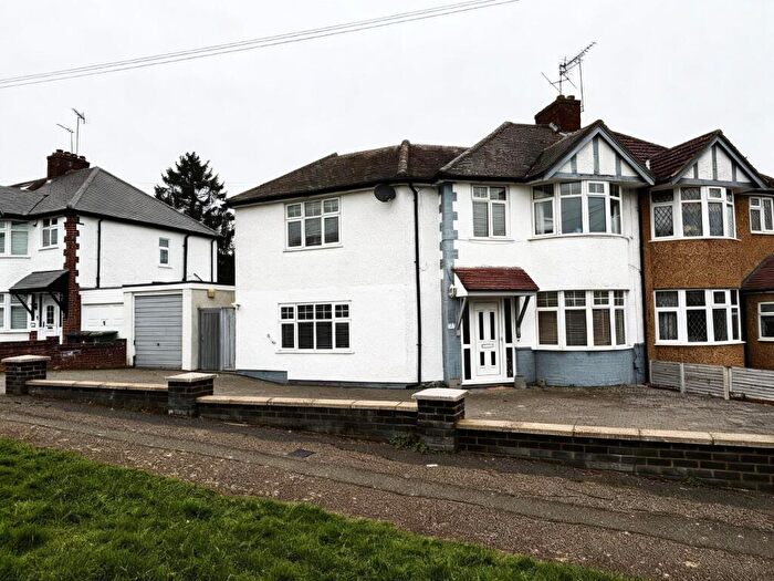 4 Bedroom House For Sale In Auckland Road, Potters Bar, EN6