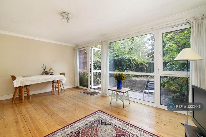 3 Bedroom Maisonette To Rent In Bartholomew Court, London, EC1V