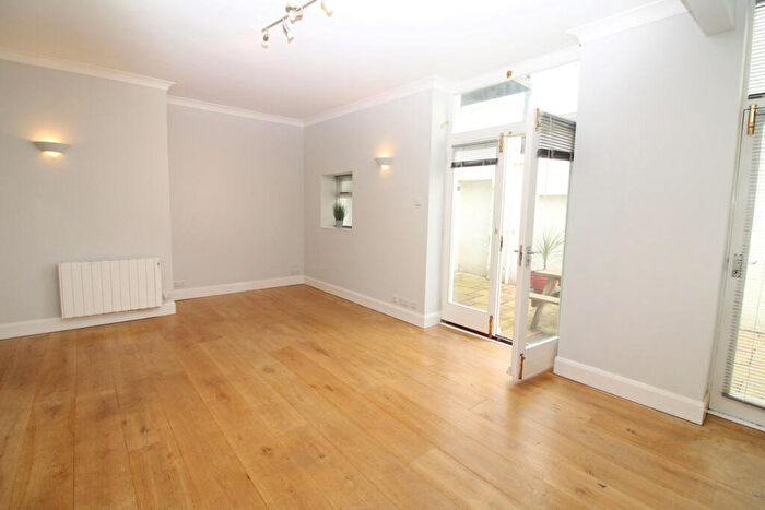 1 Bedroom Apartment For Sale In Brunswick Square, Hove, BN3