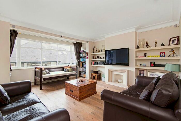 3 Bedroom Maisonette To Rent In Glendale Drive, London, SW19
