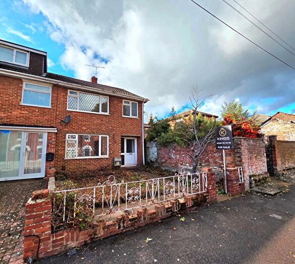 3 Bedroom End Of Terrace House For Sale In Bedford Avenue, Southampton, SO19