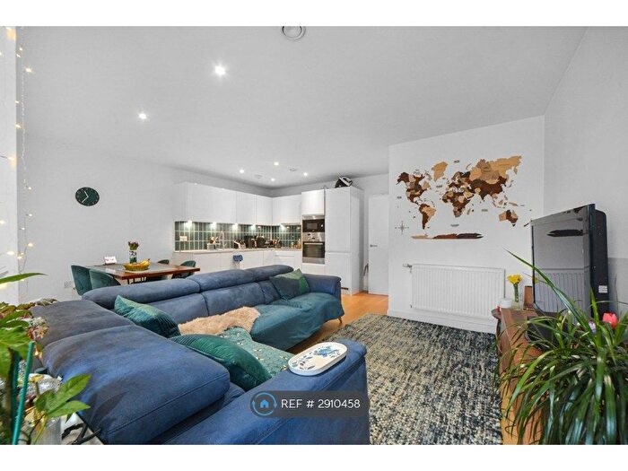 3 Bedroom Flat To Rent In Westferry Road, London, E14