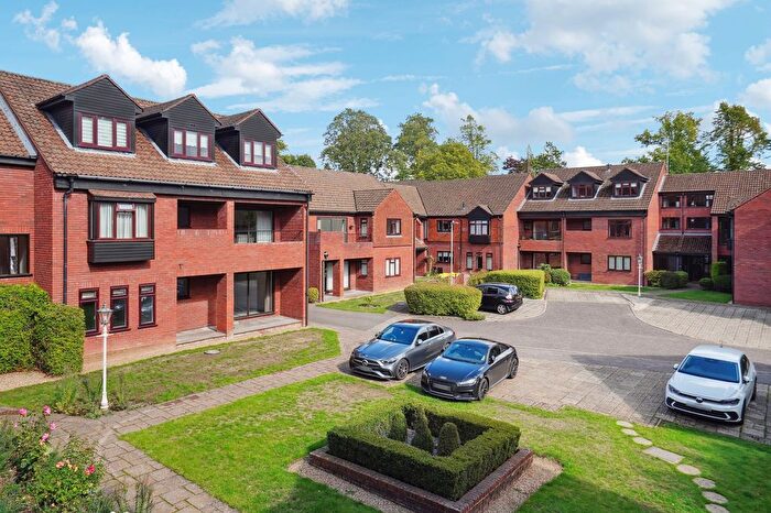 2 Bedroom Flat For Sale In Snells Wood Court, Little Chalfont, HP7