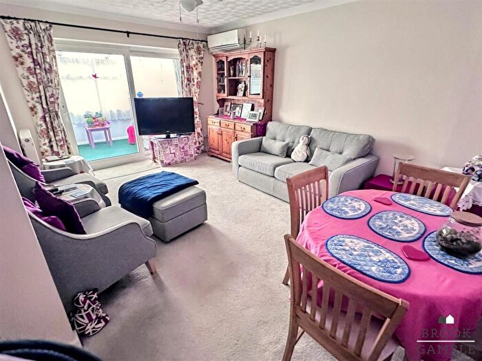2 Bedroom Bungalow For Sale In Jay Close, Eastbourne, BN23