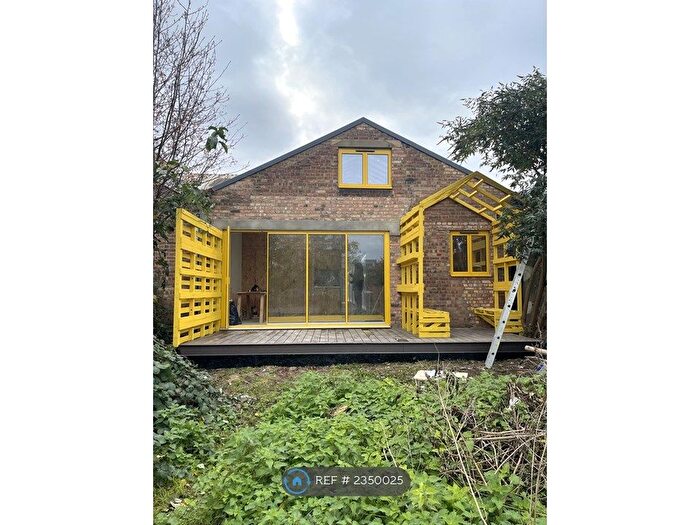 8 Bedroom Flat To Rent In Live Work Space In Warehouse, London, N15