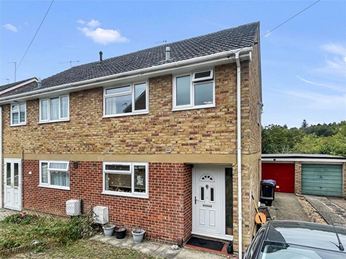 3 Bedroom Semi-Detached House For Sale In Cheshire Close, Salisbury, SP2