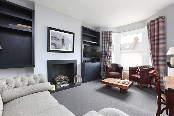 2 Bedroom Flat To Rent In Ravenslea Road, Wandsworth Common, SW12
