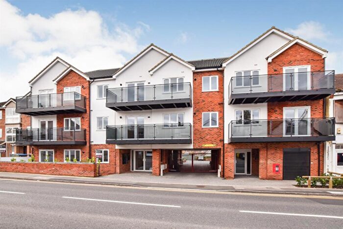 2 Bedroom Retirement Property To Rent In - High Road, Benfleet, SS7