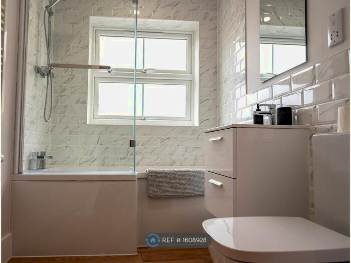 1 Bedroom Flat To Rent In Albert Court, Ramsgate, CT11