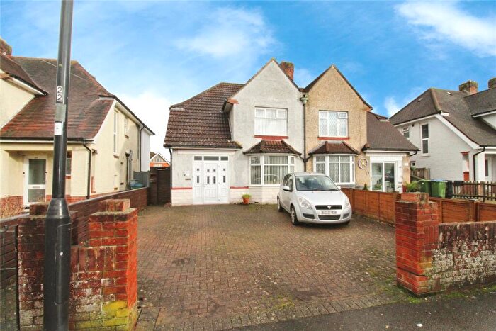 3 Bedroom Semi-Detached House For Sale In Rownhams Road, Southampton, Hampshire, SO16