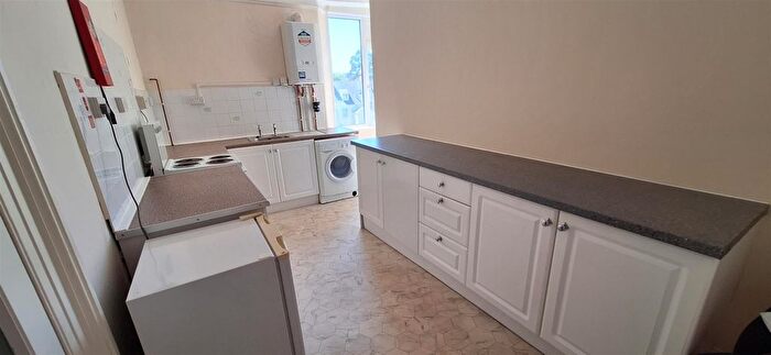 2 Bedroom Flat To Rent In Palace Avenue, Paignton, TQ3