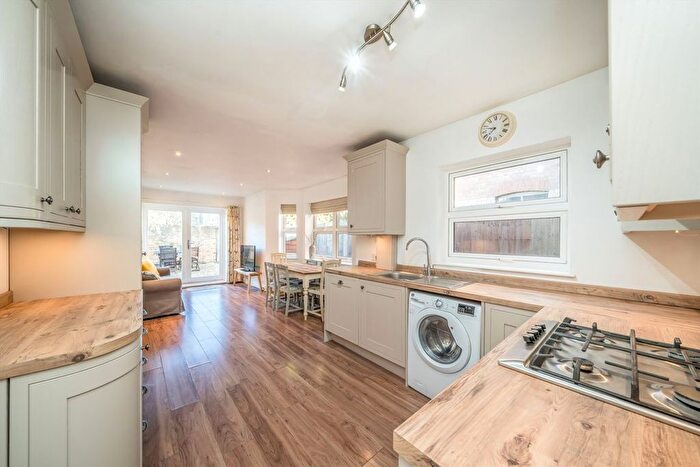 2 Bedroom Flat For Sale In Hetherington Road, Clapham, SW4
