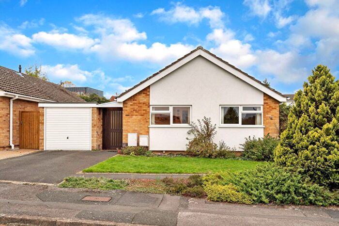 3 Bedroom Bungalow For Sale In Hillands Drive, Leckhampton, Cheltenham, GL53