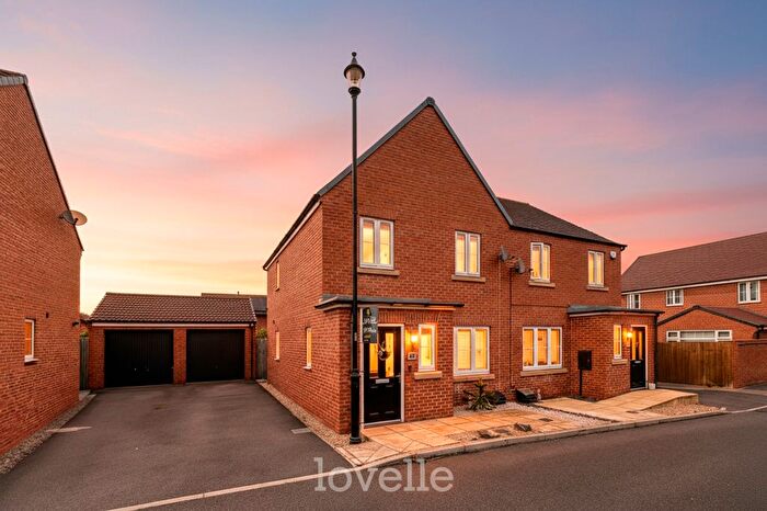 3 Bedroom Semi-Detached House For Sale In Peterson Drive, New Waltham, DN36