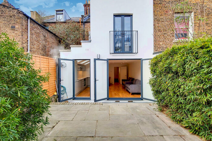 2 Bedroom Flat To Rent In Hatchard Road, N19