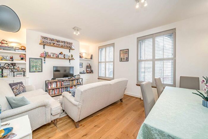 2 Bedroom Maisonette To Rent In Harwood Road, Fulham, SW6