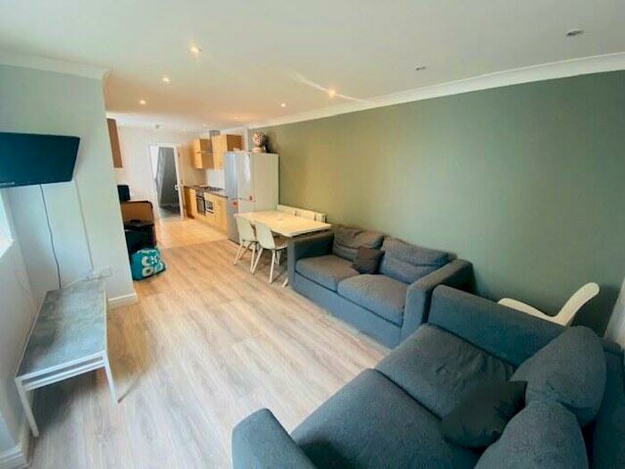 5 Bedroom Terraced House To Rent In Rhymney Street, Cardiff, CF24