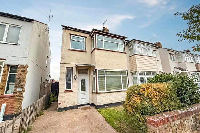 3 Bedroom Semi-Detached House To Rent In Cromwell Road, Southend-on-Sea, SS2