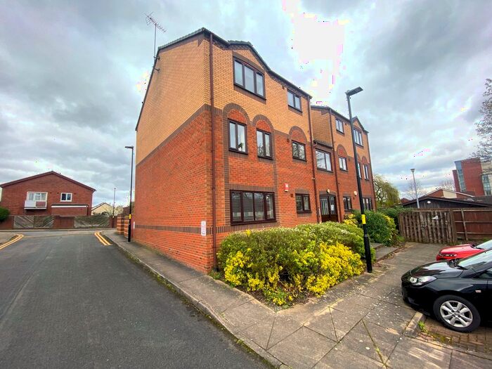 2 Bedroom Flat To Rent In Ashton Croft, Ladywood, Birmingham, B16
