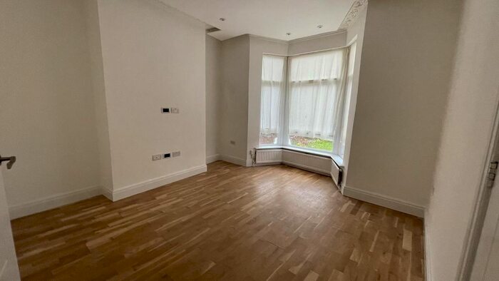 3 Bedroom Flat To Rent In Hertford Road, Edmonton N9