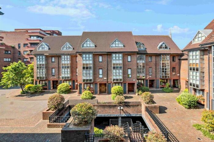 5 Bedroom Property To Rent In Windsor Way, London, W14