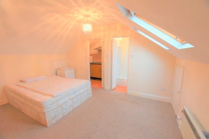 2 Bedroom Terraced House To Rent In Melrose Avenue, Mitcham, London, CR4