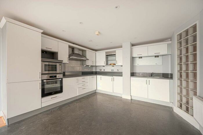 2 Bedroom Flat To Rent In Kingsway, , North Finchley, London, N12