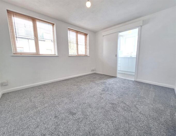1 Bedroom Flat To Rent In Send Road, RG4