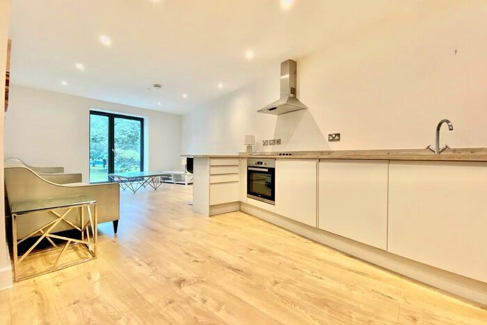 1 Bedroom Apartment To Rent In Leyland House, LS9