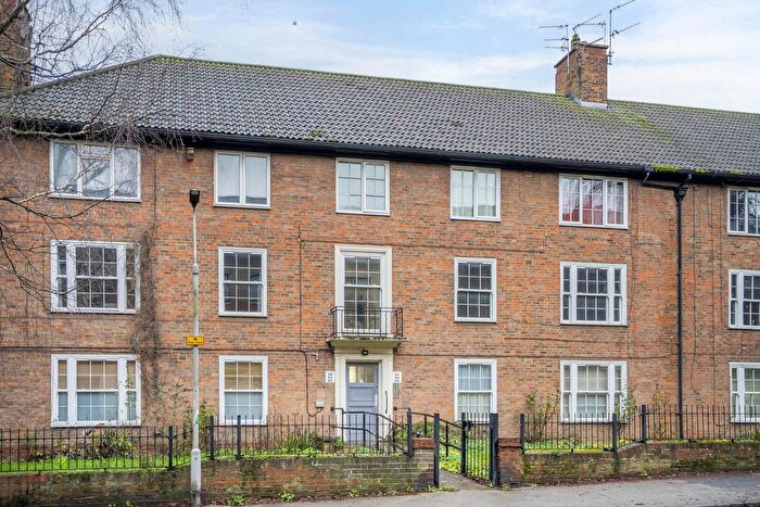 2 Bedroom Flat For Sale In Navigation Road, York, YO1