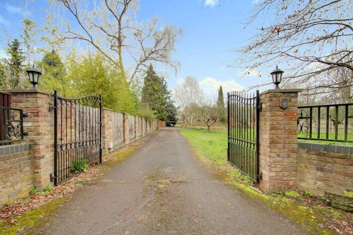 3 Bedroom Bungalow To Rent In Cherry Tree Lane, Iver Heath, SL0