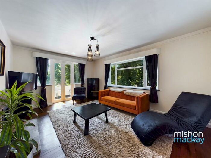 2 Bedroom Flat To Rent In Eaton Gardens, Hove, BN3