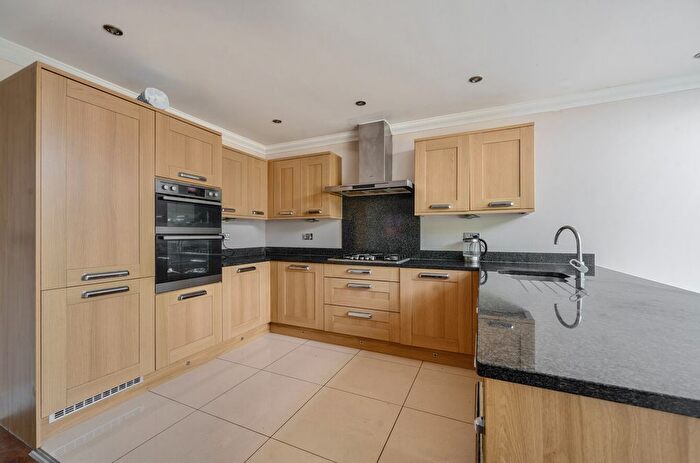 4 Bedroom Detached House For Sale In Tanners Close, Burghfield Common, Reading, Berkshire, RG7