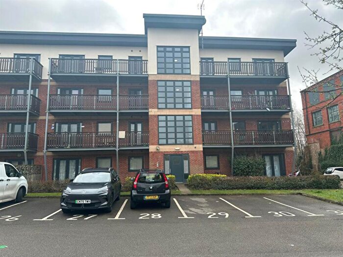 2 Bedroom Apartment For Sale In Canalside, Water Street, Radcliffe, M26