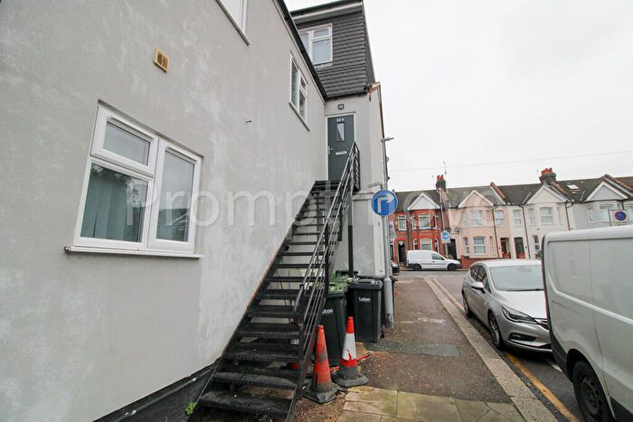 2 Bedroom Flat To Rent In Warwick Road West Luton, LU4