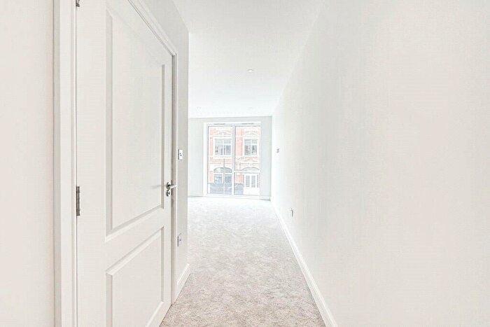 2 Bedroom Apartment To Rent In Broadway, Leigh-on-Sea, Essex, SS9