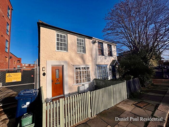 2 Bedroom Cottage To Rent In East Acton Lane, Acton, W3