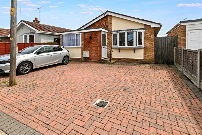 2 Bedroom Detached Bungalow For Sale In Hannett Road, Canvey Island, SS8