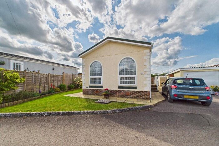 1 Bedroom Park Home For Sale In Cudworth Park, Burnt Oak Lane, RH5