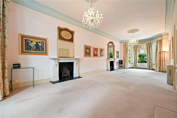 4 Bedroom Semi-Detached House To Rent In Elgin Crescent, Notting Hill, London, W11