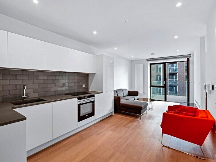 Apartment To Rent In Shipwright Street, London, E16