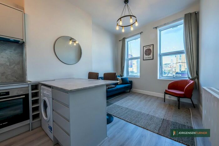 2 Bedroom Flat To Rent In Uxbridge Road, London, W12