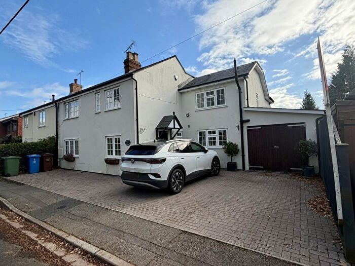 4 Bedroom Semi-Detached House To Rent In Bracknell, Berkshire, RG42