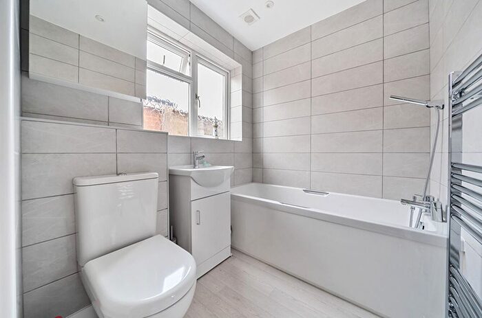 3 Bedroom Detached Bungalow For Sale In Maple Crescent, Clanfield, PO8