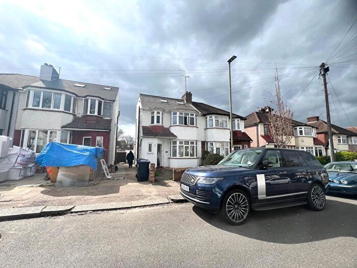 1 Bedroom Flat To Rent In Brookside Road, Hayes, UB4