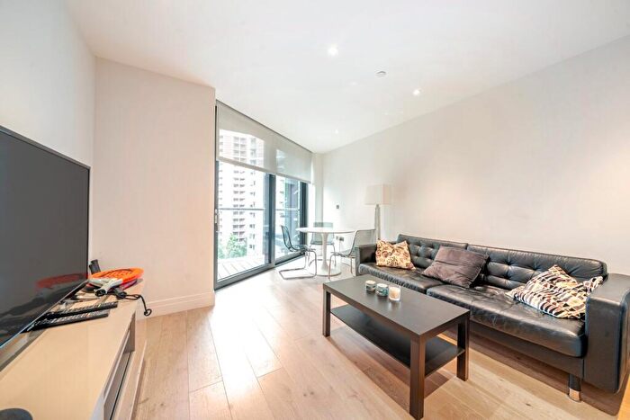 2 Bedroom Flat To Rent In Nine Elms Lane, Nine Elms, London, SW11