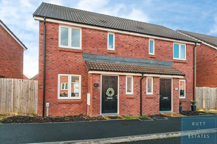 3 Bedroom Semi-Detached House For Sale In Orchard Way, Exeter, EX5